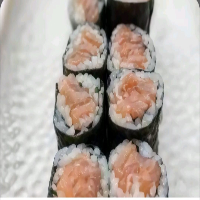 salmon-maki-roll